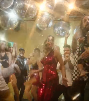 [Vídeo] Anitta produz clipe 'ao vivo' em sua festa de aniversário