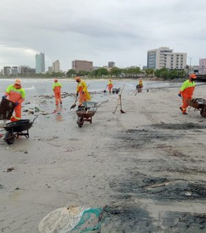 Mais de 750 toneladas de resíduos são retidas das praias de Maceió em abril