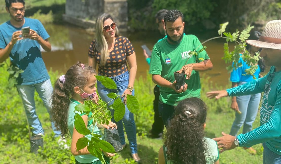 Compromisso com o meio ambiente: Semarhpi realiza plantio de 200 mudas nativas em Palmeira