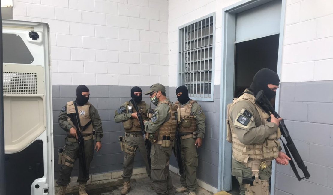 Policiais penais transferem 72 presos da Casa de Custódia de Arapiraca