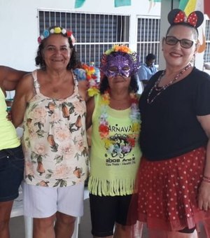Baile de Carnaval anima idosos do Serviço Convivência