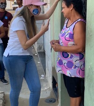 Samea Mascarenhas intensifica campanha porta a porta em Rio Largo
