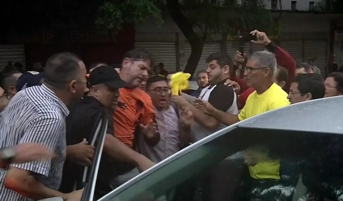 Senador Cid Gomes deixa a UTI de hospital após ser baleado em manifestação de policiais no Ceará