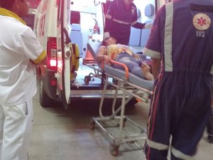 Dupla invade residência onde funciona espetinho e dispara contra mulher e adolescente