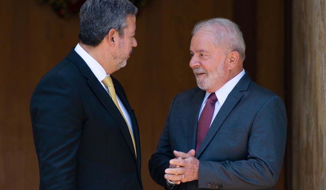 Em acordo com Lula, Arthur Lira libera pacotão de emendas até para deputados novatos e de oposição