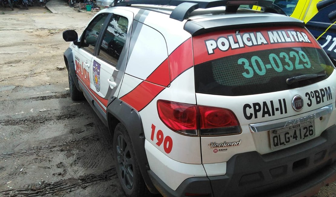 Suspeito abandona veículo roubado após provocar colisão em Arapiraca 