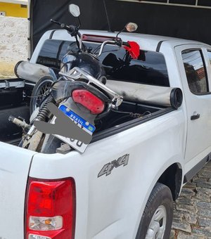 Polícia Civil recupera motocicleta roubada e abandonada em Rio Largo