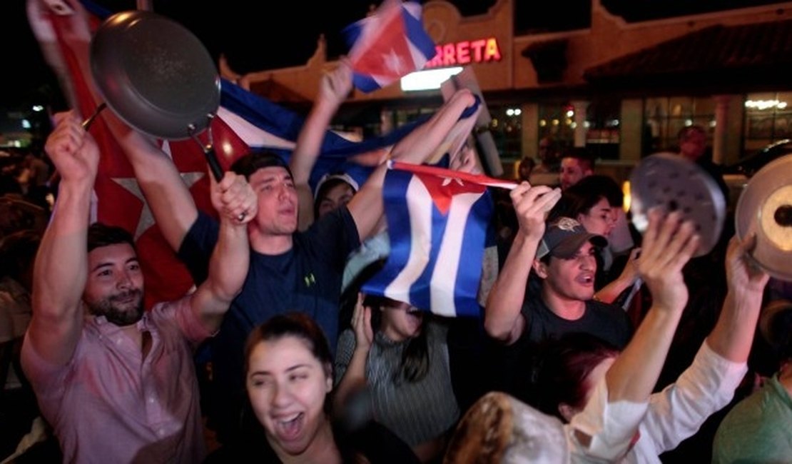 Em Miami, exilados cubanos celebram a morte de Fidel Castro