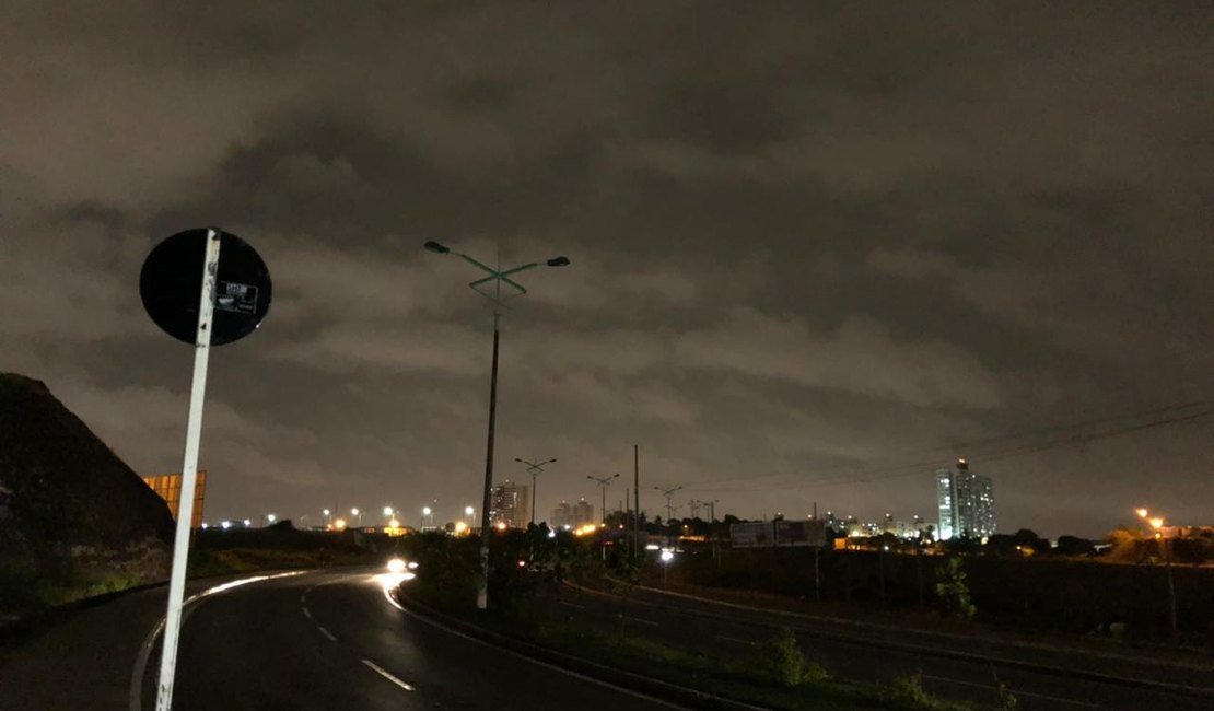 Falta de iluminação da Avenida Josefa de Melo é alvo de reclamações de moradores