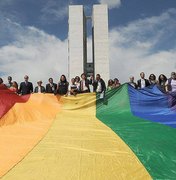 MP assinada por Bolsonaro retira população LGBT das diretrizes dos Direitos Humanos