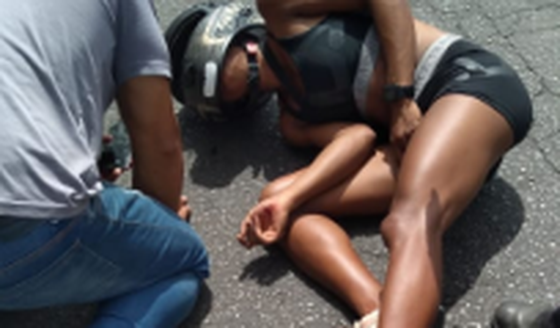 [Vídeo] Acidente em Arapiraca deixa uma motociclista ferida