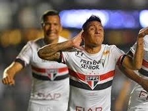 Flamengo fica longe do título e Corinthians é massacrado