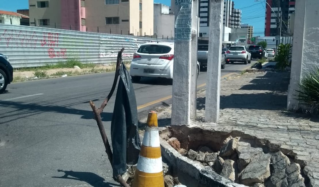 Buraco em esquina movimentada causa riscos de acidentes na Mangabeiras