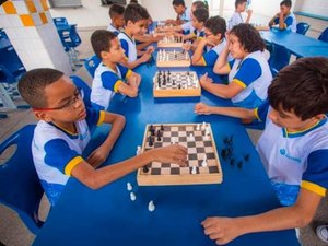Alunos da rede municipal de Arapiraca desenvolvem habilidades com aulas de xadrez