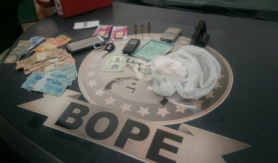 Operação prende seis pessoas com munições e cocaína  na capital
