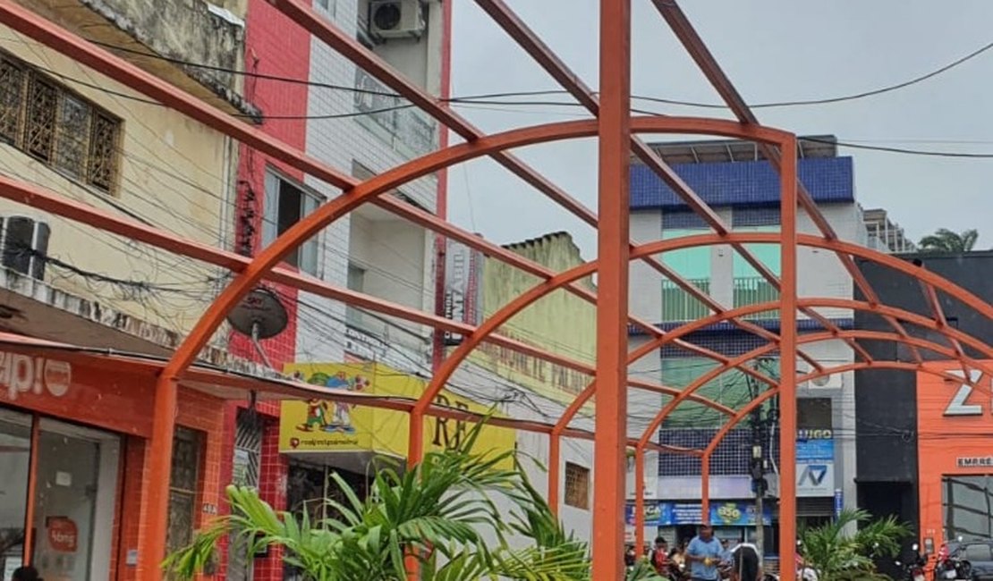 Obra de revitalização da Praça Coberta entra em fase de conclusão no Centro de Palmeira