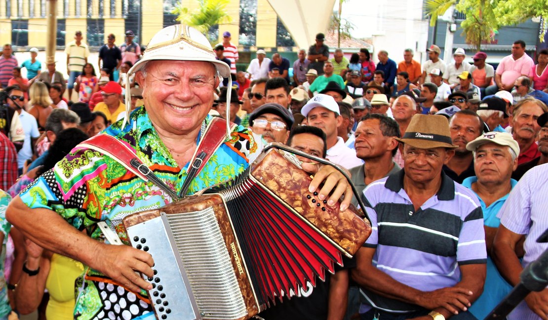 Mestre Afrísio Acácio e seu filho seguem internados devido a Covid-19