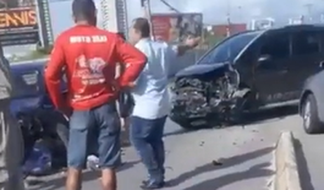 [Vídeo] SMTT registra colisão na Avenida Gustavo Paiva