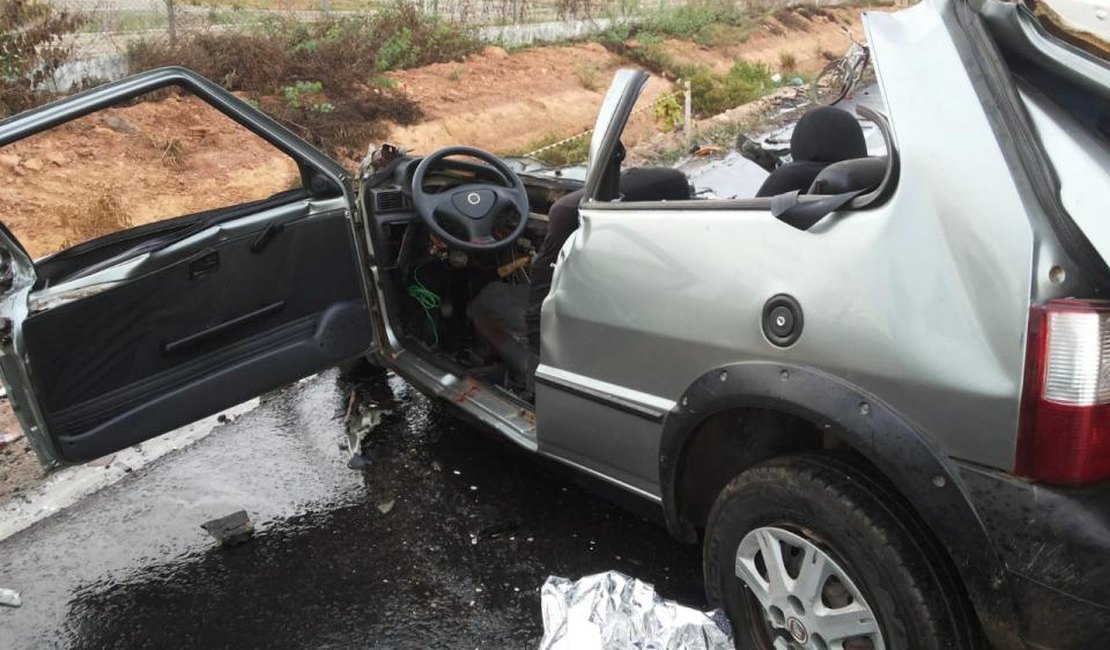 Colisão envolvendo caminhão e Fiat Uno na AL 220 deixa ferido em estado grave