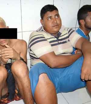 Dois são presos e menor é apreendido por tráfico de drogas na Vila Brejal, em Maceió