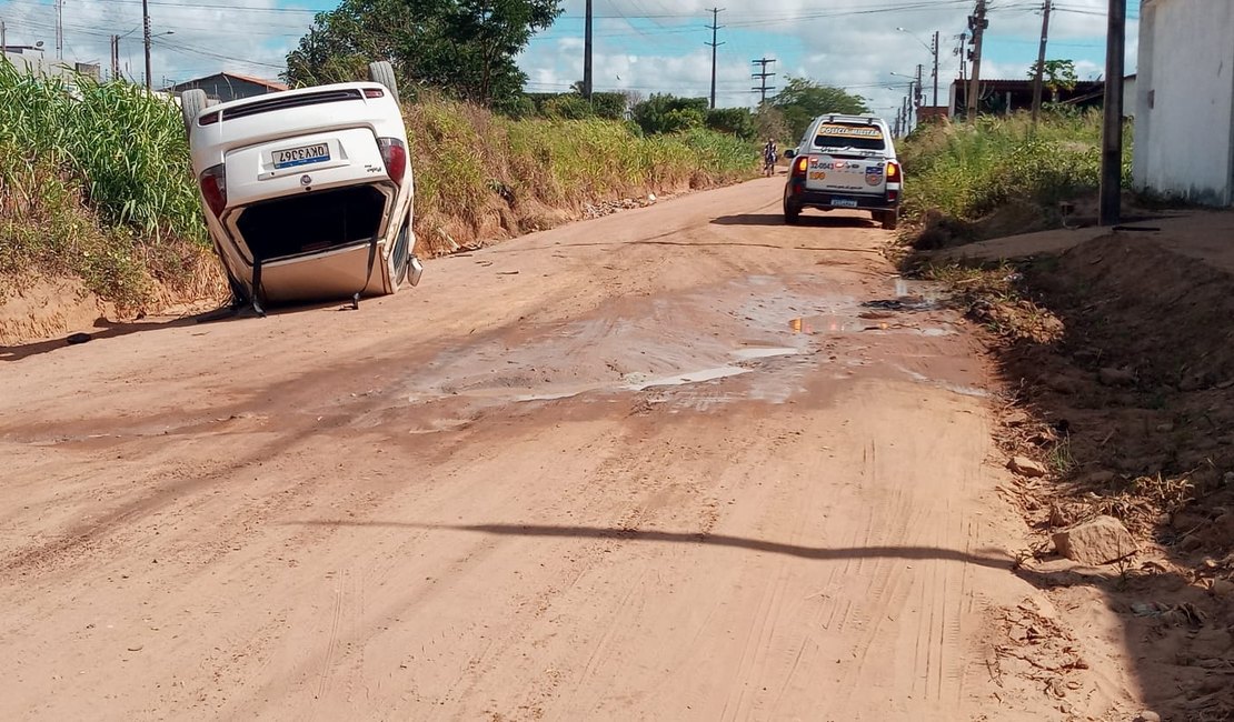 Homem embriagado perde o controle da direção, capota veículo e termina preso em Arapiraca