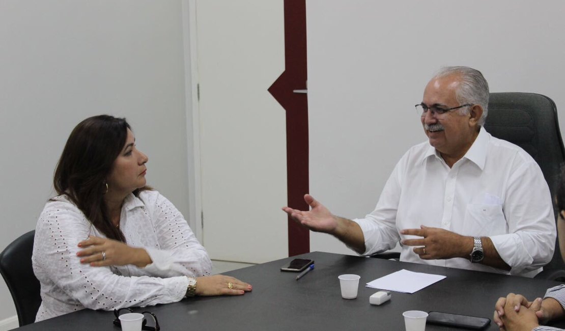 CDL Arapiraca comemora assinatura de contrato para revitalização do comércio 
