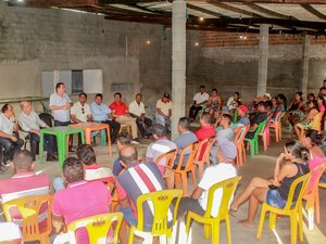 Grupo Coringa e prefeitura de Penedo se reúnem com agricultores para incentivar cultivo de arroz