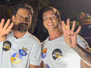 Rodrigo Cunha e Delegado Leonam Pinheiro realizam grande caminhada no Graciliano Ramos
