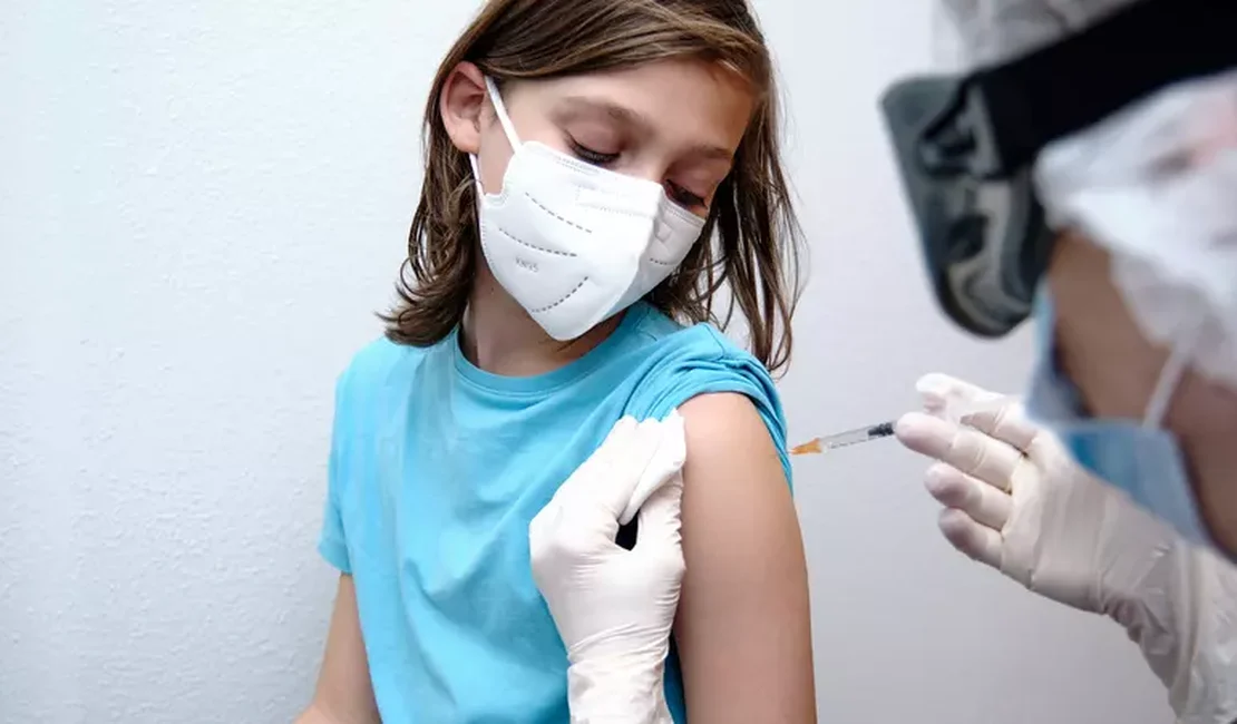 90% dos efeitos colaterais da vacina da Pfizer em adolescentes não são graves