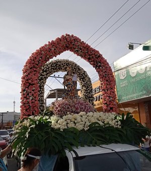 [Vídeo] Carreata de Nossa Senhora do Bom Conselho percorre mais de 40 ruas de Arapiraca