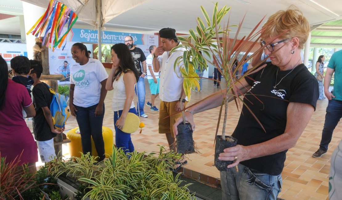 Planta Maceió faz doação de 3 mil mudas na Bienal