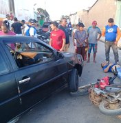 Colisão entre carro e moto deixa vítima ferida no bairro Canafístula