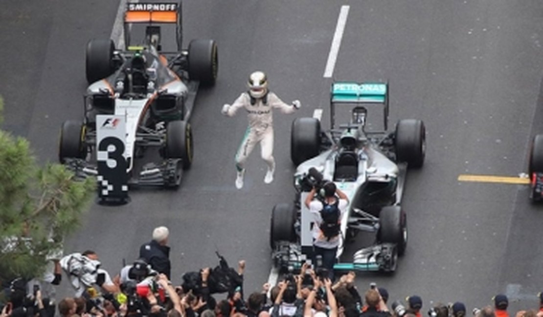 Lewis Hamilton vence corrida agitada no GP de Mônaco