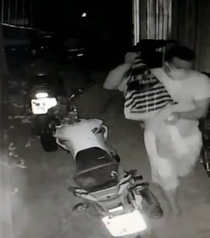 [Vídeo] Homem invade delegacia de Maceió e rouba submetralhadora