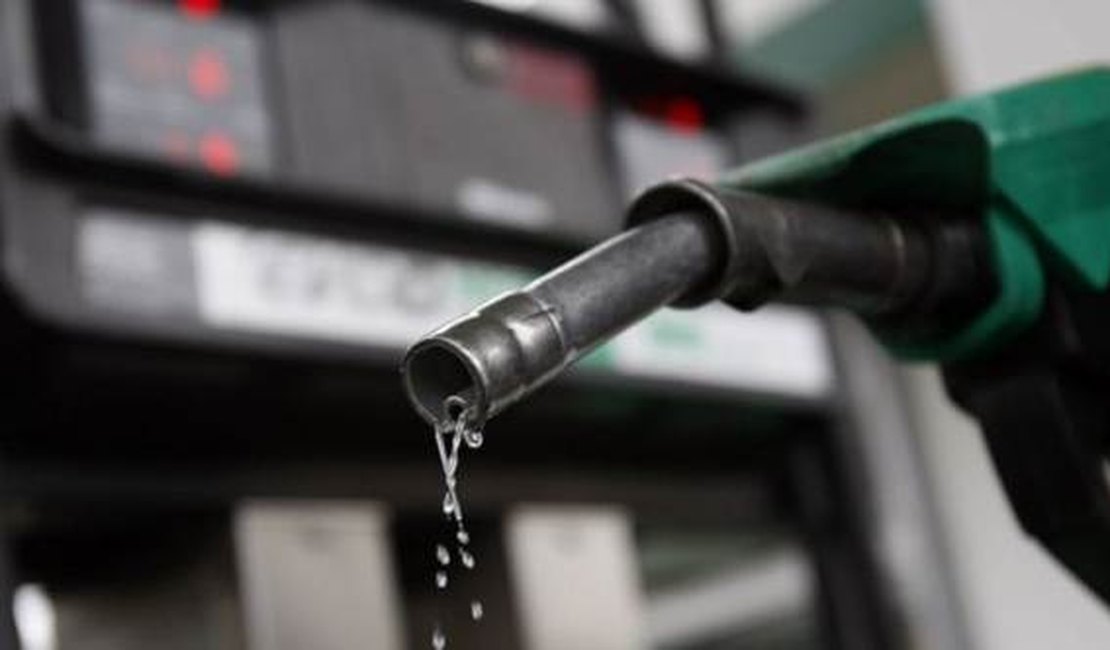 Homem é morto a tiros em posto de gasolina