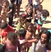 [Vídeo] Estrela Brasil promove ação social no Dia da Criança na comunidade Quati