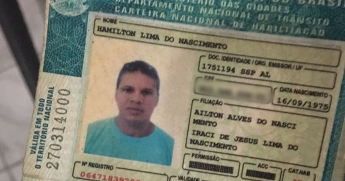 Homem apresenta CNH falsa ao se identificar e é preso pela polícia