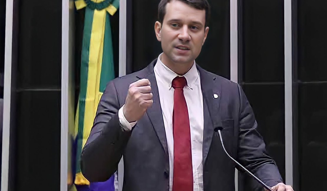 Daniel Barbosa toma posse em seu primeiro mandato na Câmara Federal