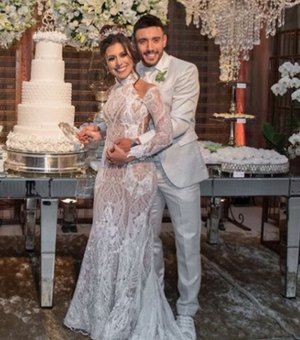 Um ano após acidente com a Chapecoense, lateral Alan Ruschel se casa com gaúcha