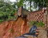 Barreira desliza e muro desaba no Jardim Petrópolis