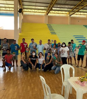  Projeto realiza almoço de Páscoa para moradores de rua abrigados em ginásio de Arapiraca