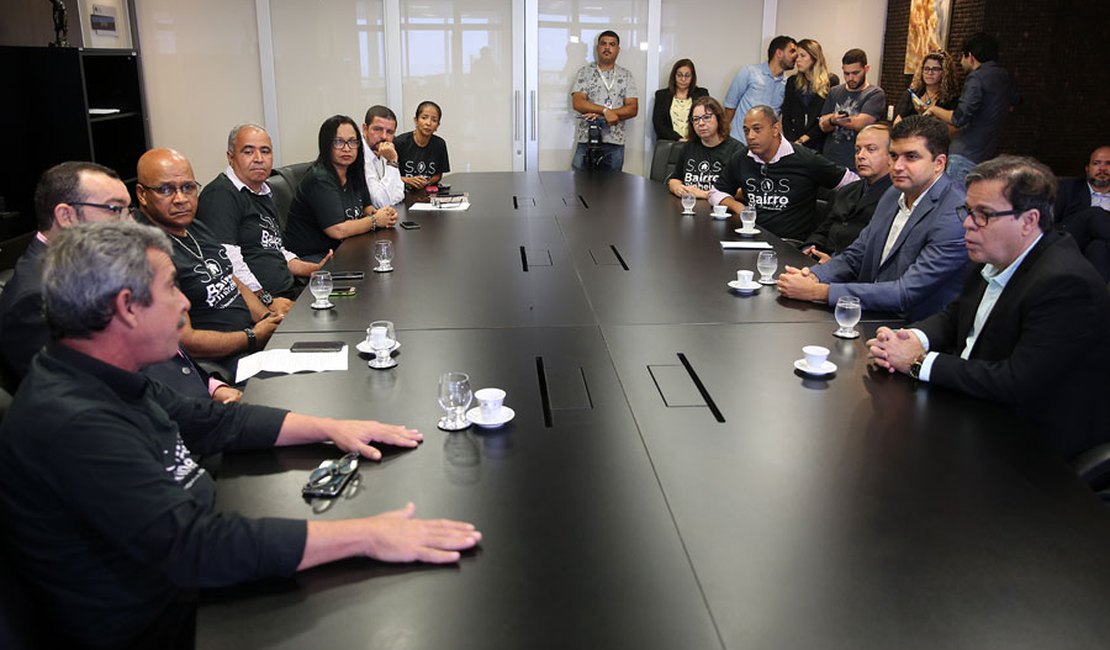 Moradores do bairro Pinheiro apresentam demandas em reunião no TJAL