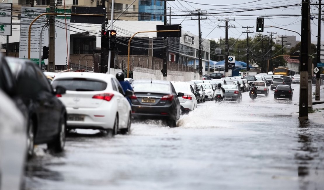 Chuvas intensas devem permanecer até esta terça-feira em Alagoas, diz Semarh