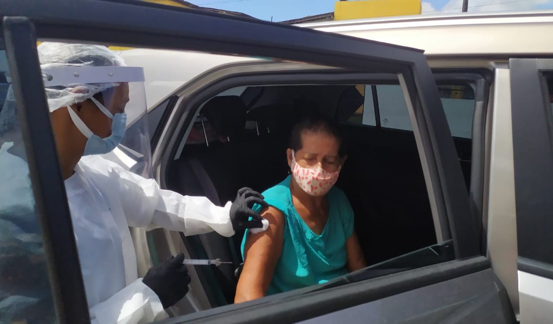 Vacina: São Luís do Quitunde inicia drive-thru para idosos