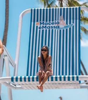 Cadeira de praia gigante da orla alcançou 10 mil visualizações nas redes dentro de três dias, estima prefeitura