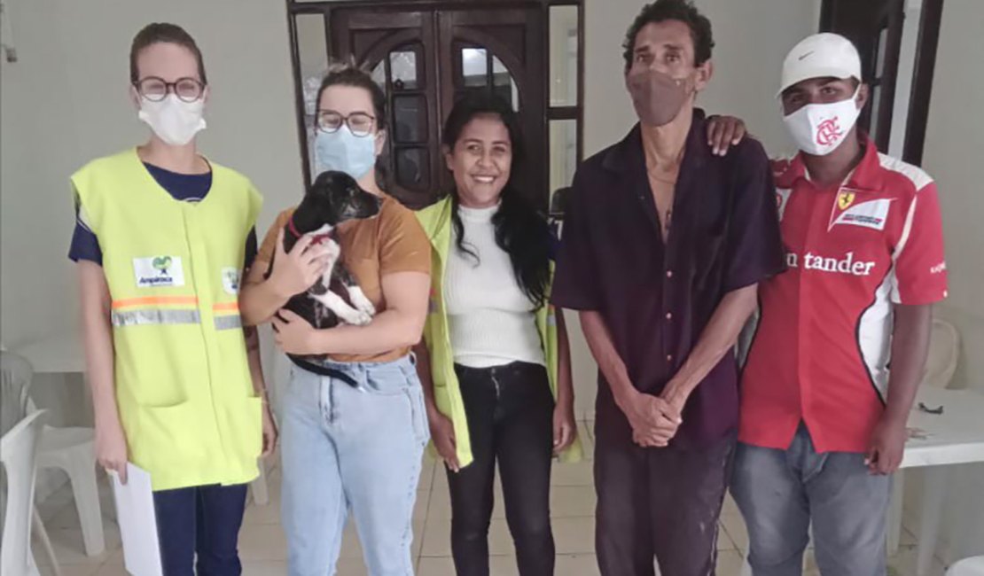 Pai, filho e cadelinha recebem apoio do Centro Pop e conseguem reencontrar família
