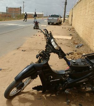 Motociclistas ficam gravemente feridos em colisão frontal registrada na AL-220