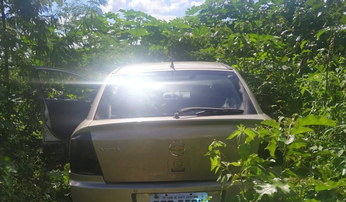 Polícia recupera carro roubado após perseguição em Taquarana
