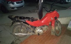Adolescentes estavam com motocicleta roubada