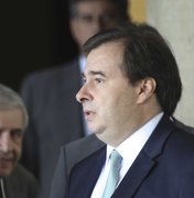 Bolsonaro: estou 'namorando' Rodrigo Maia; é um parceiro